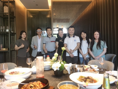 Últimos blogs de la empresa sobre El cliente vietnamita visitó la fábrica de Xinwei
