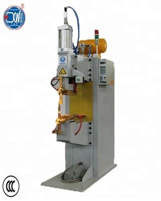 Un buen precio. Soldador de mando por pedal portátil del punto 6000N, soldador auto del punto del cuerpo 200KVA en línea