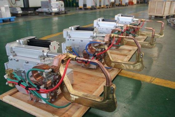Un buen precio. Soldadura por puntos del arma servo eléctrico compacto de 280V 160KVA automática en línea