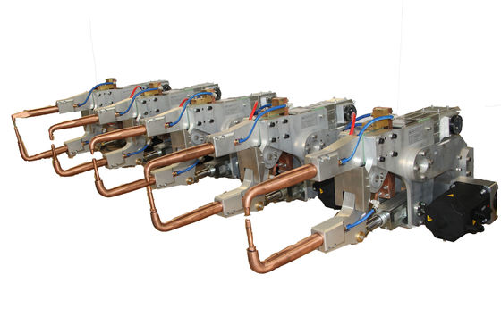 Un buen precio. Arma robótico de la soldadura por puntos 200KVA en línea