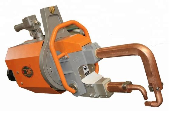 Un buen precio. Soldador refrigerado por agua manual Synchronous Control del punto 45KVA de la suspensión en línea