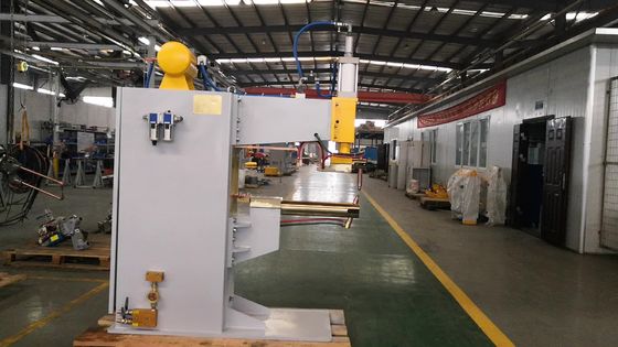 Un buen precio. La tabla de máquina de la soldadura por puntos del CNC de la chapa de 50HZ 3.5KN actuó en línea