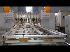 Soldadura del conducto de ventilación con el soldador de puntos de múltiples cabezas